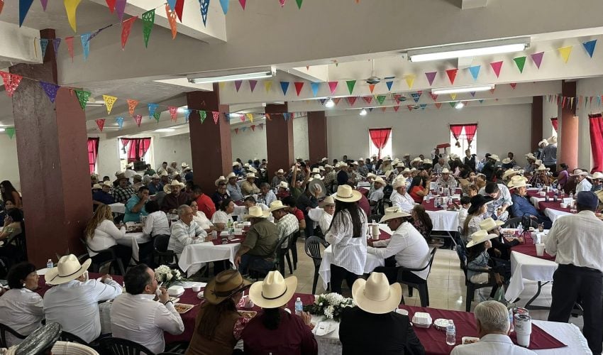 Celebración con presencia de municipios hermanos y autoridades estatales