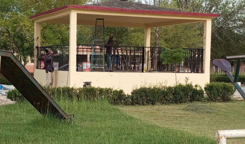 Rehabilitan Plaza Municipal del Ejido Guadalupe Mainero para beneficio de la comunidad